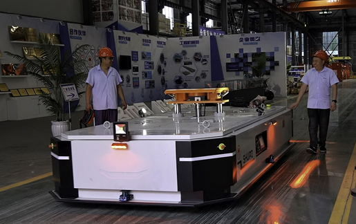 30T 牽引 AGV 在物流行業優勢顯著，具備強大負載、精準導航、自動化作業、適應復雜環境、節省人力、便于集成以及安全性能突出等優勢，助力物流高效運作。